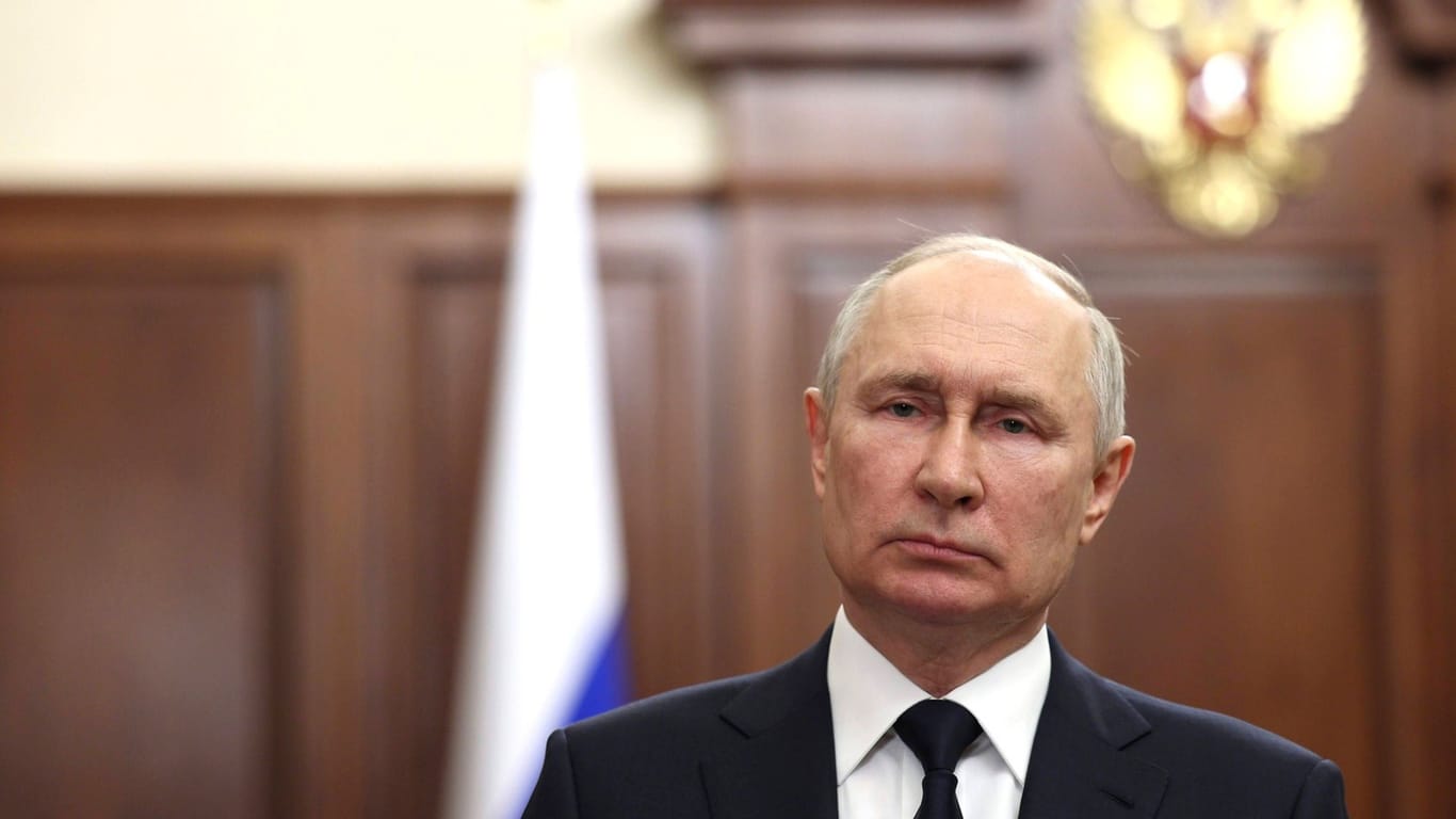 Russlands Präsident Wladimir Putin am Montag im Kreml: Nach dem Aufstand hat er den Mitgliedern von Wagner drei Optionen angeboten.
