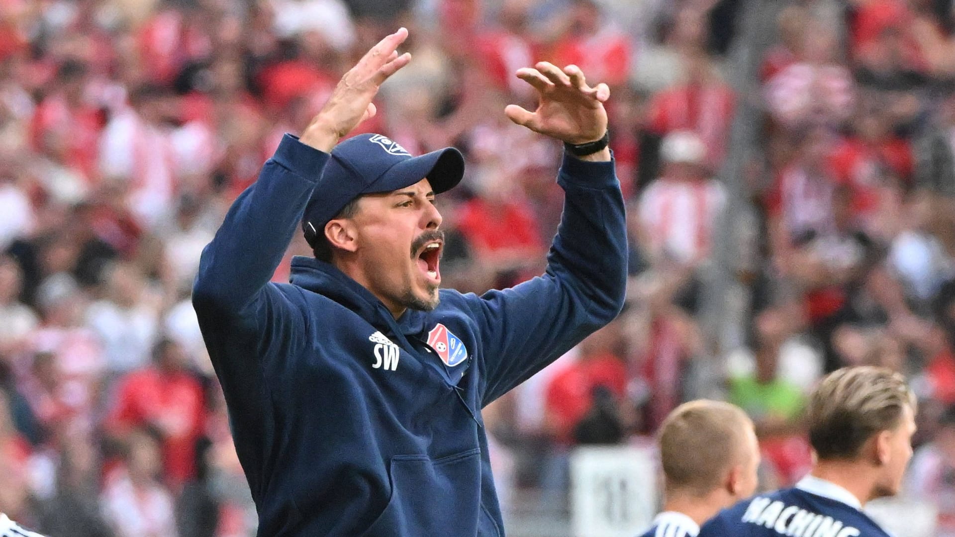 Sandro Wagner jubelt: Seine SpVgg Unterhaching gewann das Hinspiel der Playoffs um die 3. Liga.