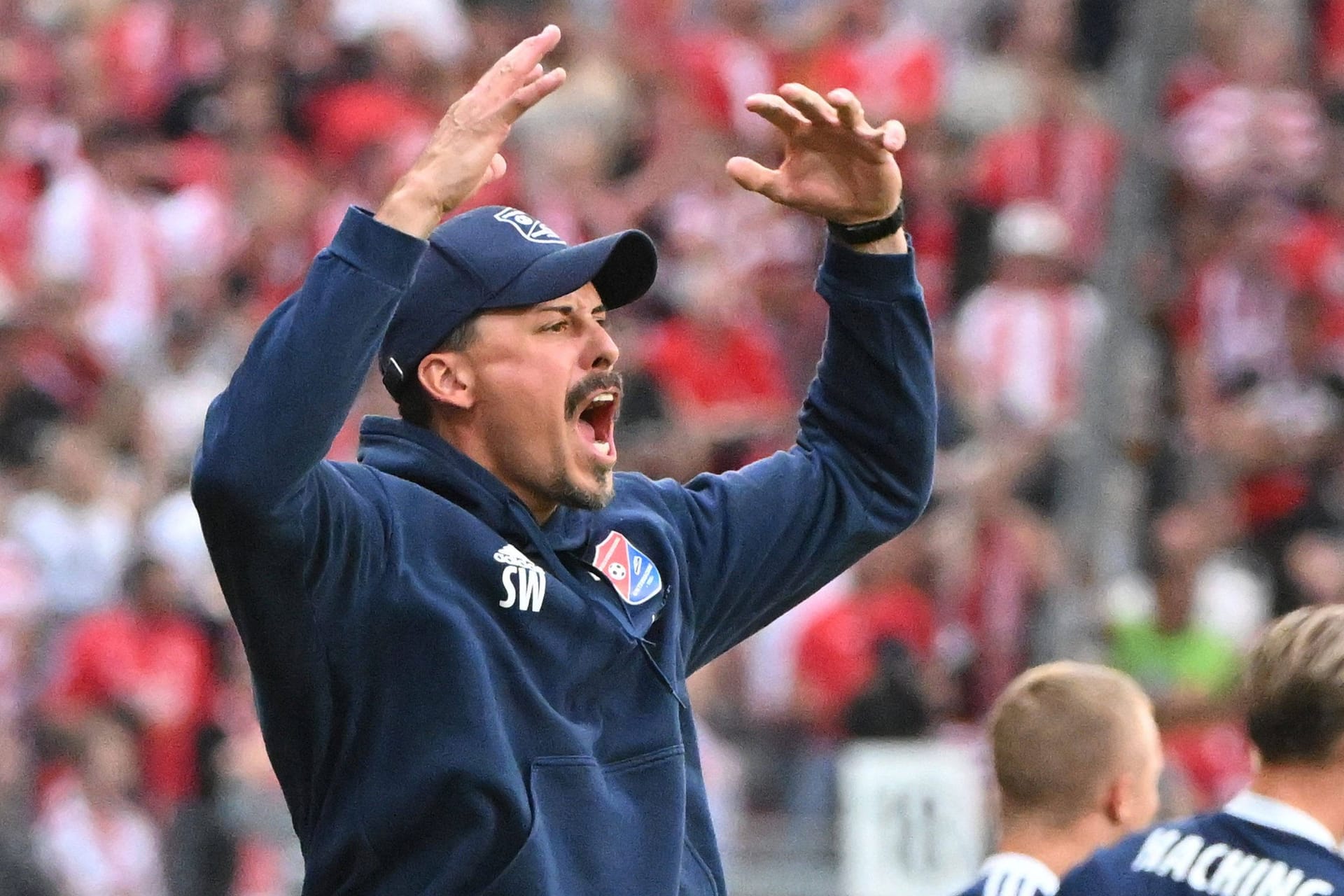 Sandro Wagner jubelt: Seine SpVgg Unterhaching gewann das Hinspiel der Playoffs um die 3. Liga.