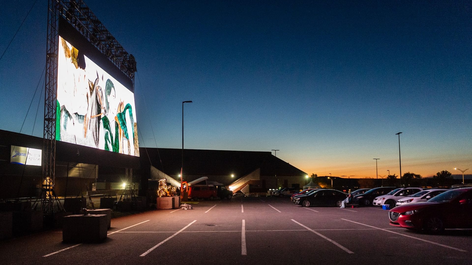 Das Autokino in Porz: Auch bei schlechtem Wetter können hier im Freien Kinofilme geschaut werden.Das Autokino in Porz: Auch bei schlechtem Wetter können hier im Freien Kinofilme geschaut werden.