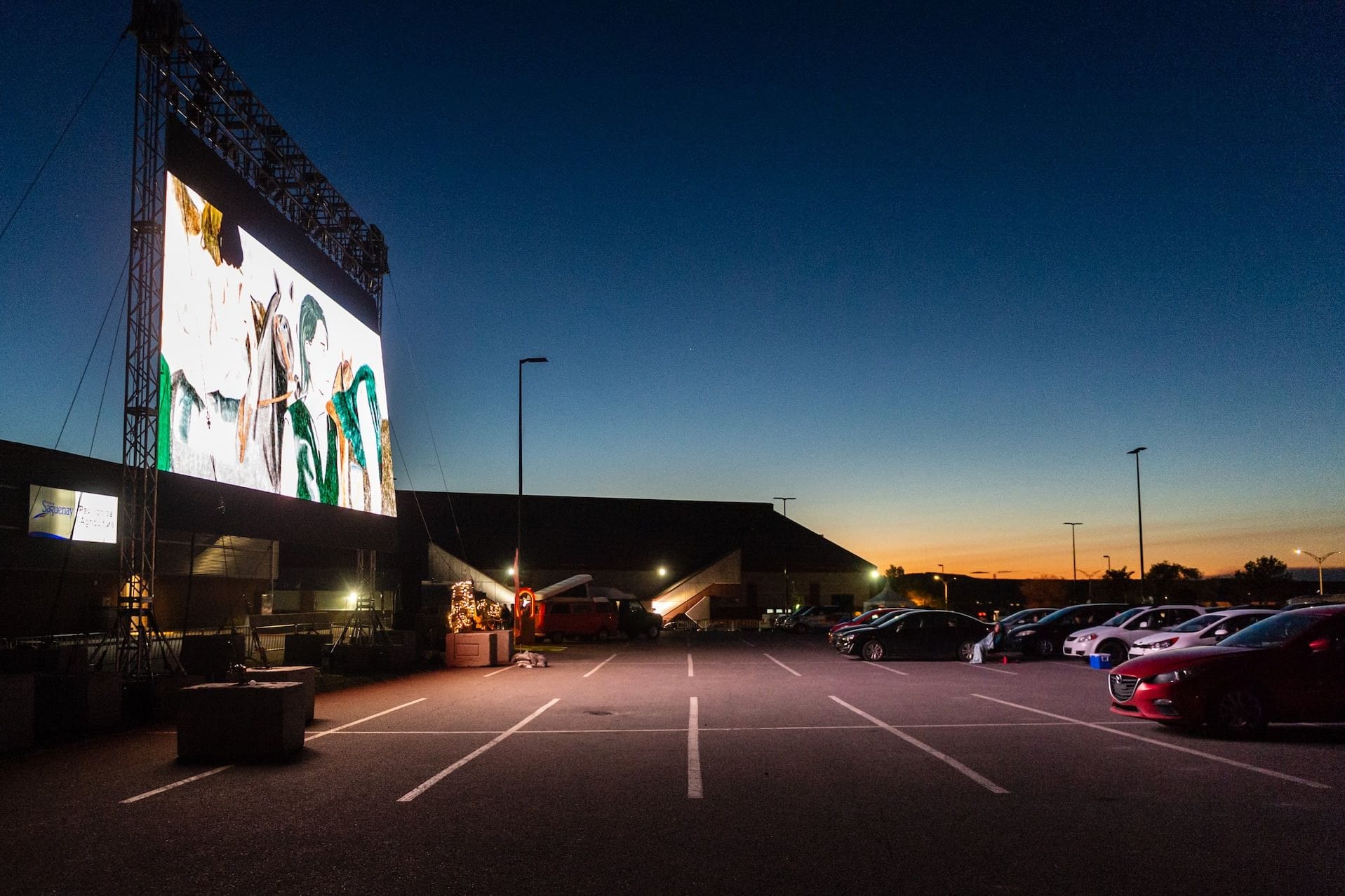 Das Autokino in Porz: Auch bei schlechtem Wetter können hier im Freien Kinofilme geschaut werden.Das Autokino in Porz: Auch bei schlechtem Wetter können hier im Freien Kinofilme geschaut werden.