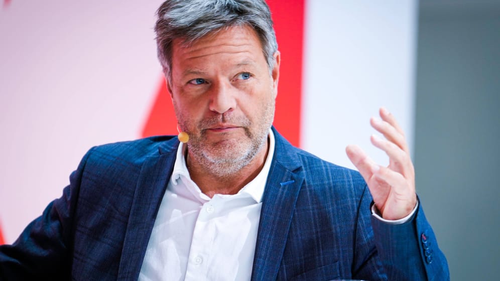 Wirtschaftsminister Robert Habeck: In Duisburg fürchten Stahlarbeiter um ihre Jobs.