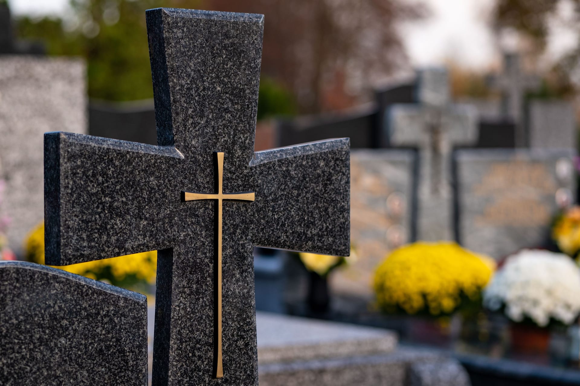 Ein Friedhof (Symbolbild): Ein TikToker hat seinen Tod vorgetäuscht.