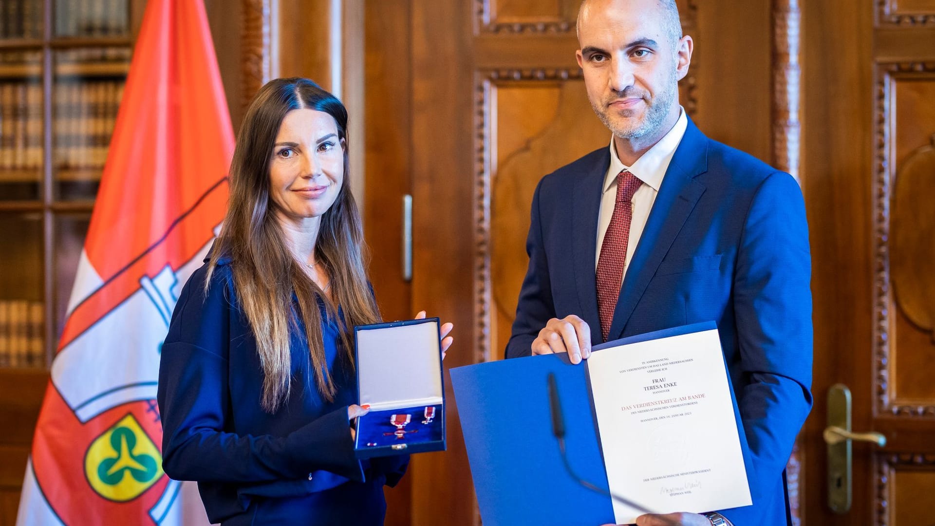 Verdienstkreuz für Teresa Enke Verdienstkreuz für Teresa Enke