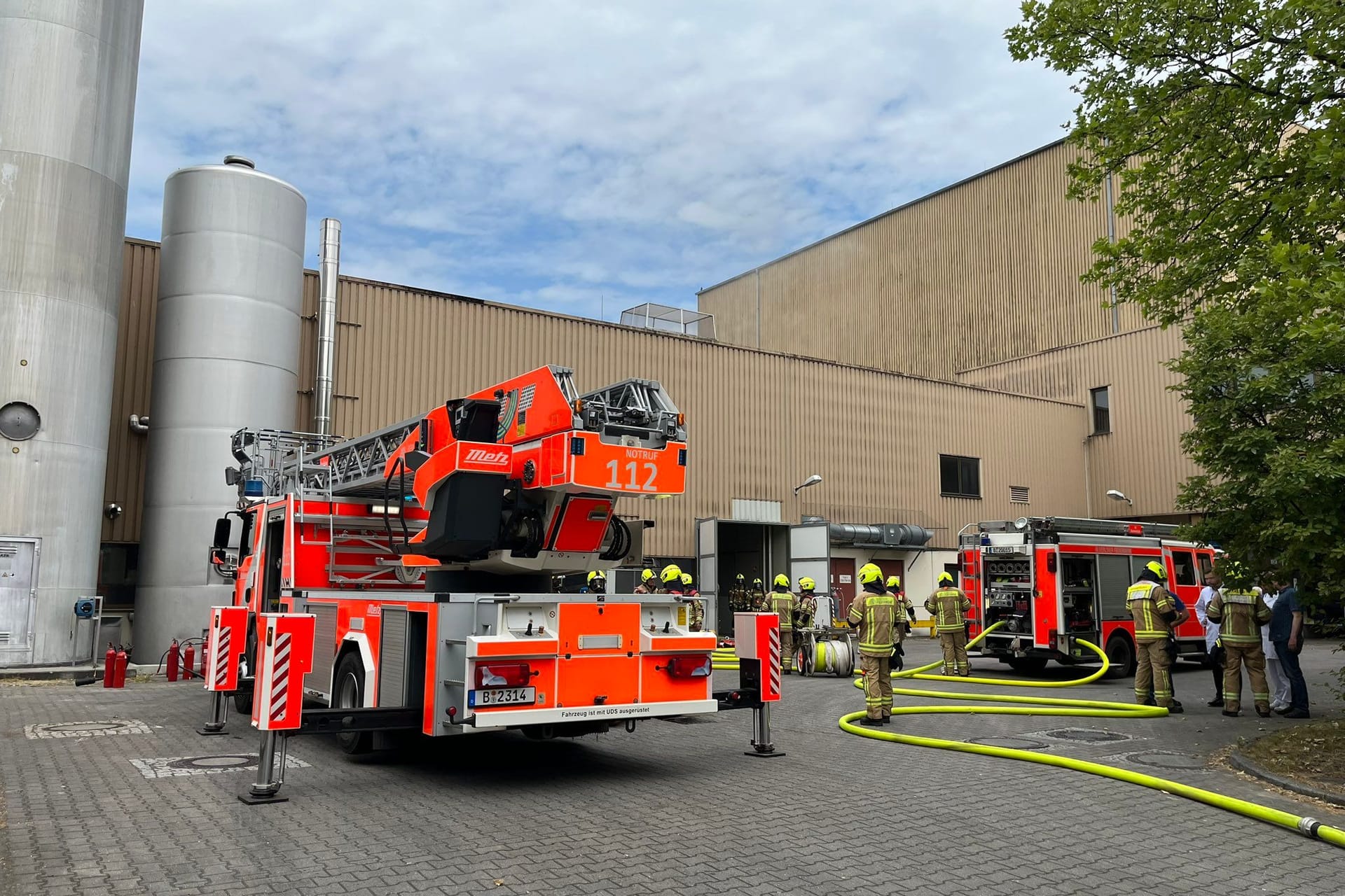 Einsatz im Märkischen Viertel: Die Feuerwehr war mit mehr als 60 Leuten vor Ort.