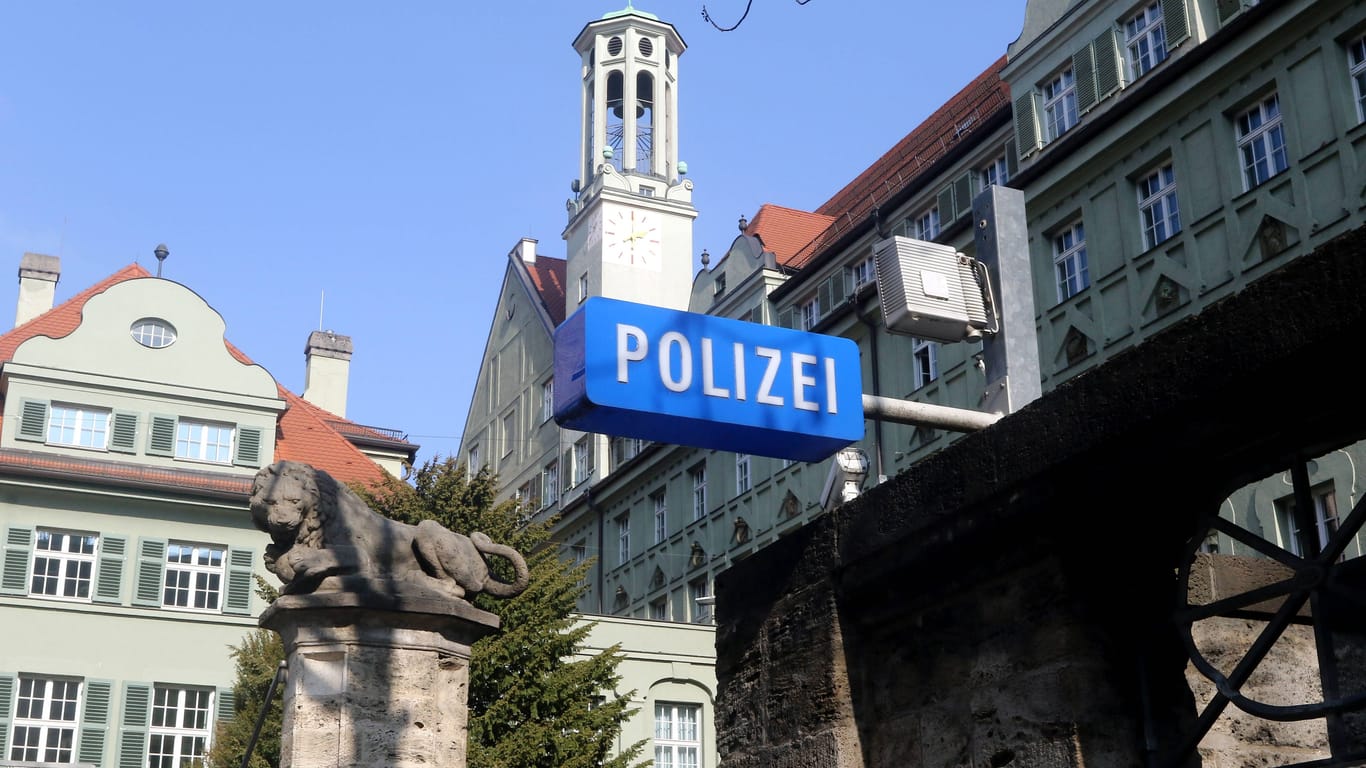 Das Polizeipräsidium in München (Symbolbild): Hier endete ein Parkmanöver am Dienstag desolat.