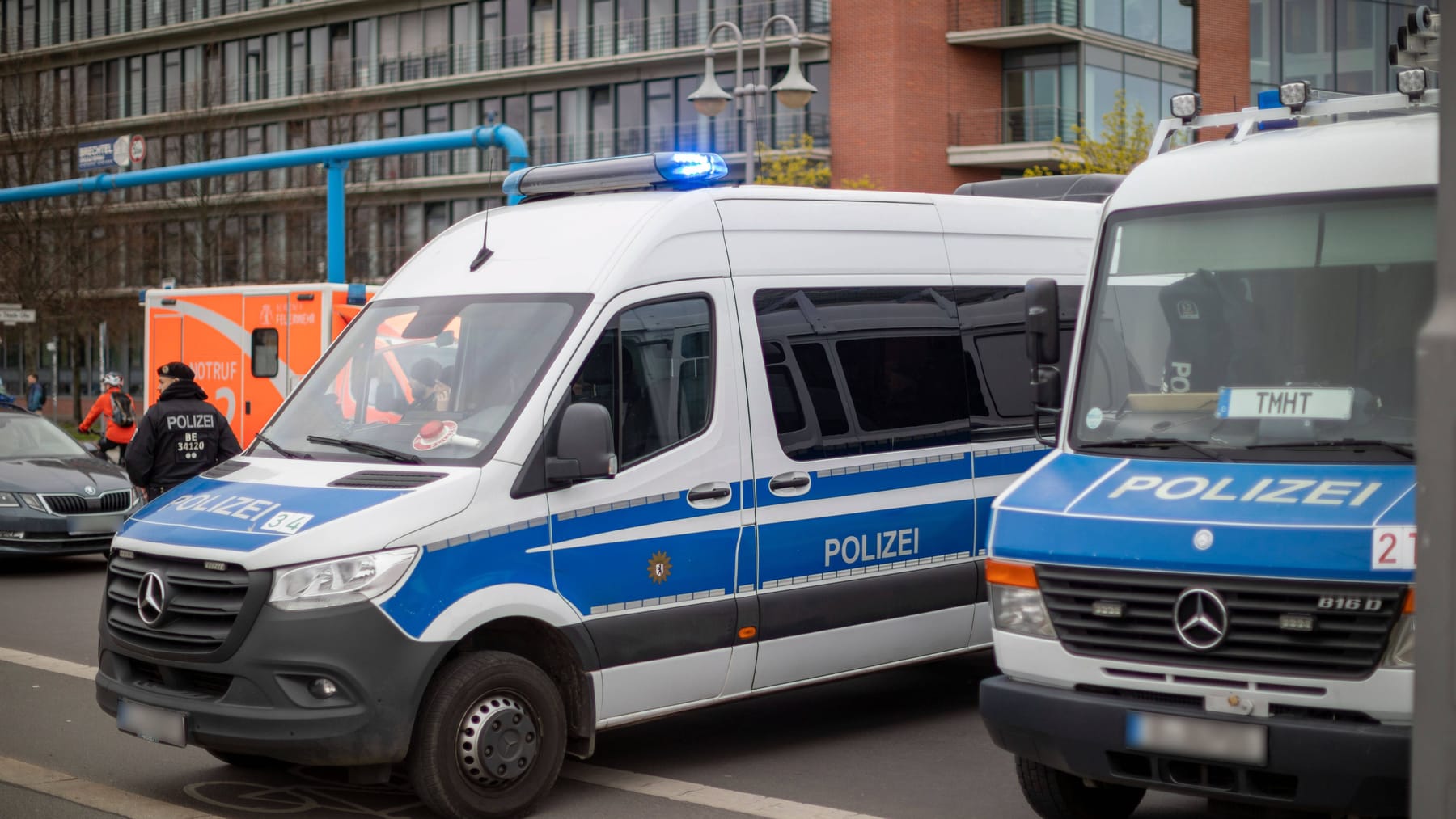 Berlin: Streit In Der Torstraße Eskaliert – Mann Im Krankenhaus