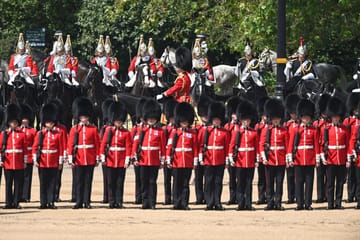 El príncipe William dirige un ensayo de ‘Soldiers of Color’: los soldados se desmoronan