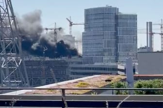 Explosion in Hamburg: Rauchwolke über der Hafencity