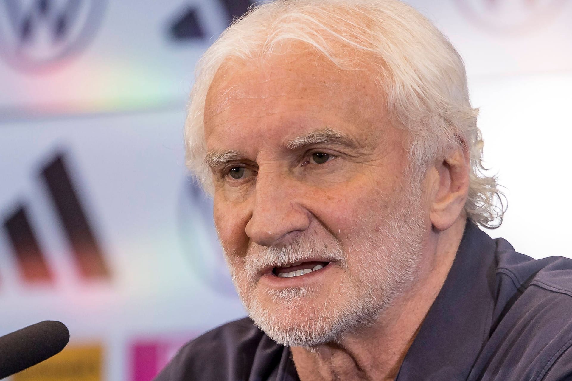 DFB-Sportdirektor Rudi Völler in einer Pressekonferenz auf dem DFB-Campus in Frankfurt.