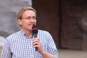 Schleswig-Holsteins Ministerpräsident Daniel Günther (Archivfoto): Ein Video von der Kieler Woche wurde kontrovers diskutiert.