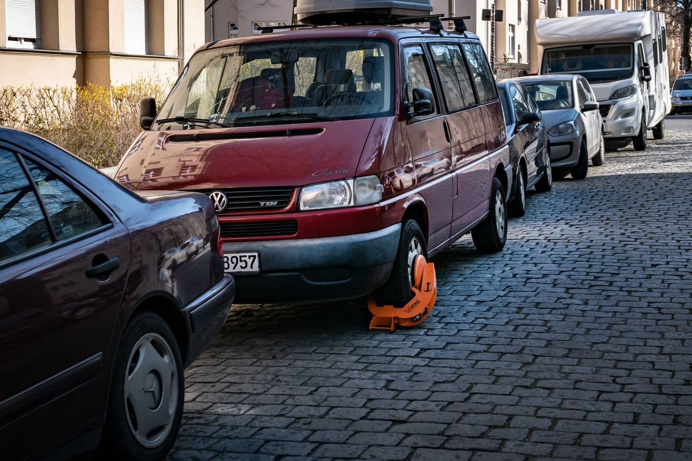 Perfekt parken: Auch wenn der Stellplatz günstig gelegen ist, dürfen Wohnmobile nur unter bestimmten Bedingungen auf der Straße stehen.