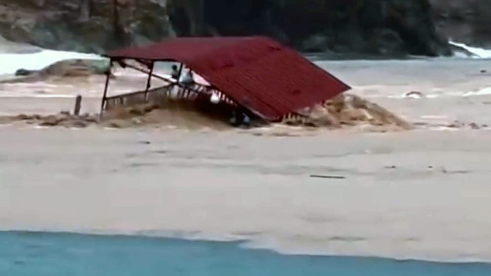 Überschwemmungen in türkischen Ferienort