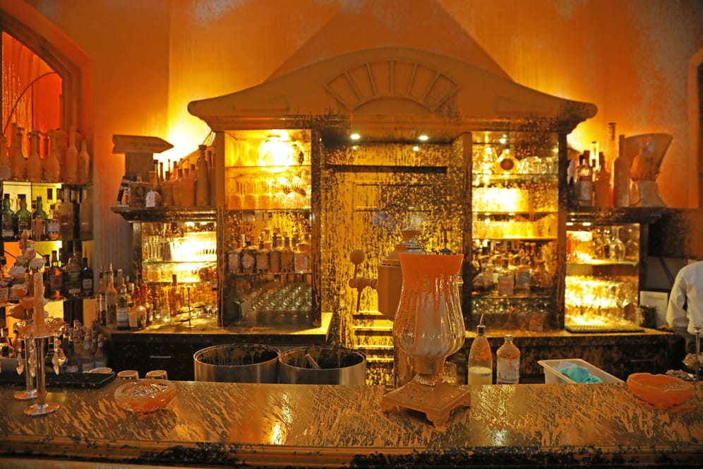 Die Bar des Hotel "Miramar" auf Sylt: Die Höhe des Schadens durch die Farbattacke ist noch unklar.