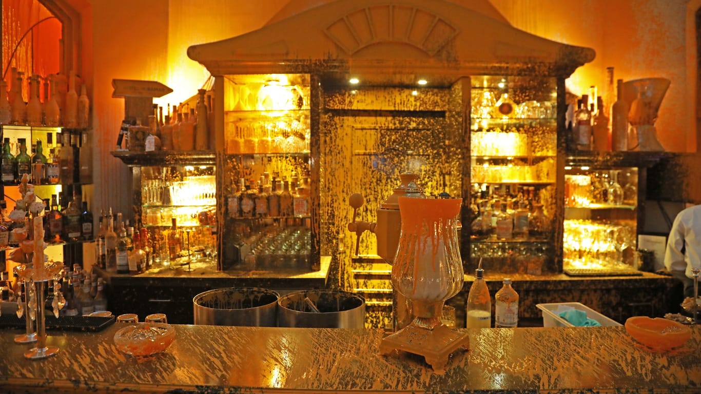 Die Bar des Hotel "Miramar" auf Sylt: Die Höhe des Schadens durch die Farbattacke ist noch unklar.