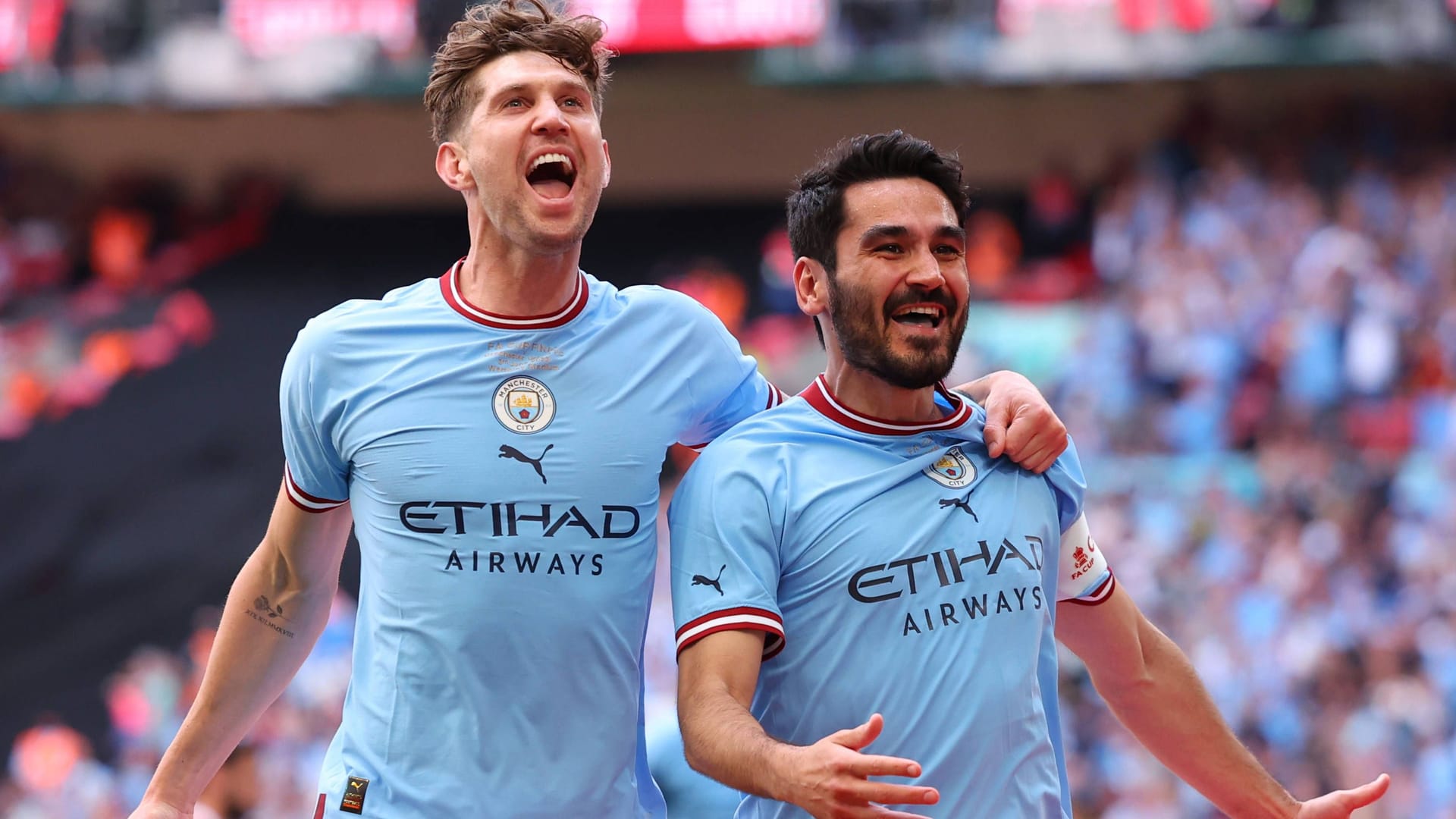 Emotionaler Jubel: Citys Ilkay Gündogan feiert mit Teamkollege John Stones (li.).