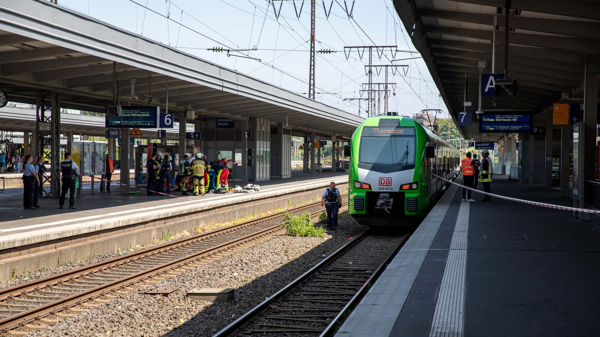 Essen-Hauptbahnhof: Person vom Zug erfasst und schwer verletzt Essen-Hauptbahnhof: Person vom Zug erfasst und schwer verletzt