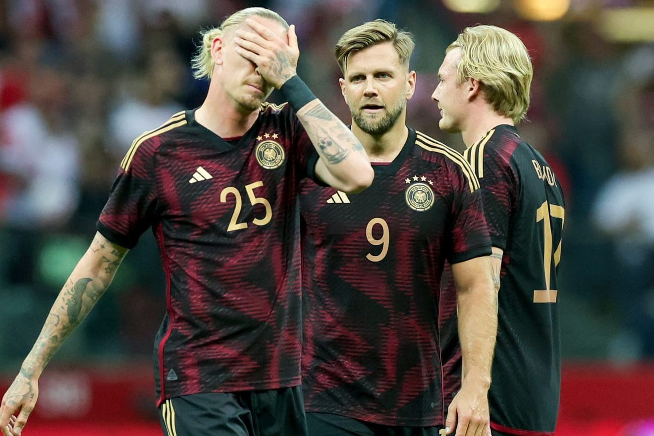Ratlos: Marius Wolf, Niclas Füllkrug und Julian Brandt (v. li.) im Spiel gegen Polen.