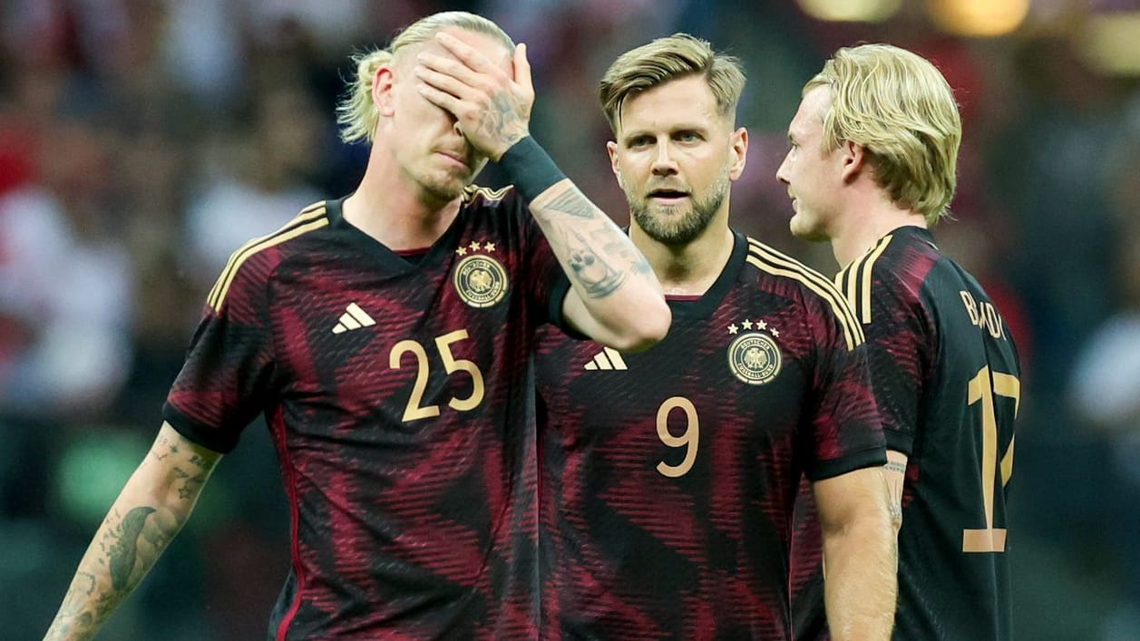 Ratlos: Marius Wolf, Niclas Füllkrug und Julian Brandt (v. li.) im Spiel gegen Polen. Ratlos: Marius Wolf, Niclas Füllkrug und Julian Brandt (v. li.) im Spiel gegen Polen.