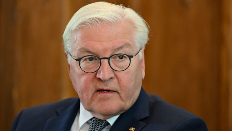 Frank-Walter Steinmeier: Der Bundespräsident reist am 27. Juni mit Botschaftern ins Ruhrgebiet. Frank-Walter Steinmeier: Der Bundespräsident reist am 27. Juni mit Botschaftern ins Ruhrgebiet.