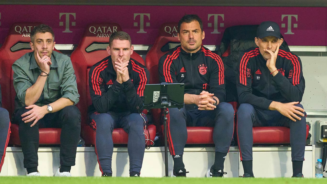 Marco Neppe (l.) und das Trainerteam des FC Bayern.