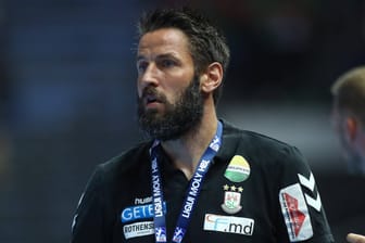 Bennet Wiegert: Der Magdeburg-Trainer wollte das CL-Spiel wegen des dramatischen Notfalls abbrechen.