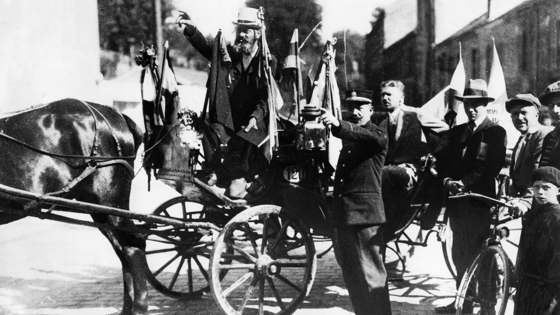 1928: Der "Eiserne Gustav" auf großer Tour