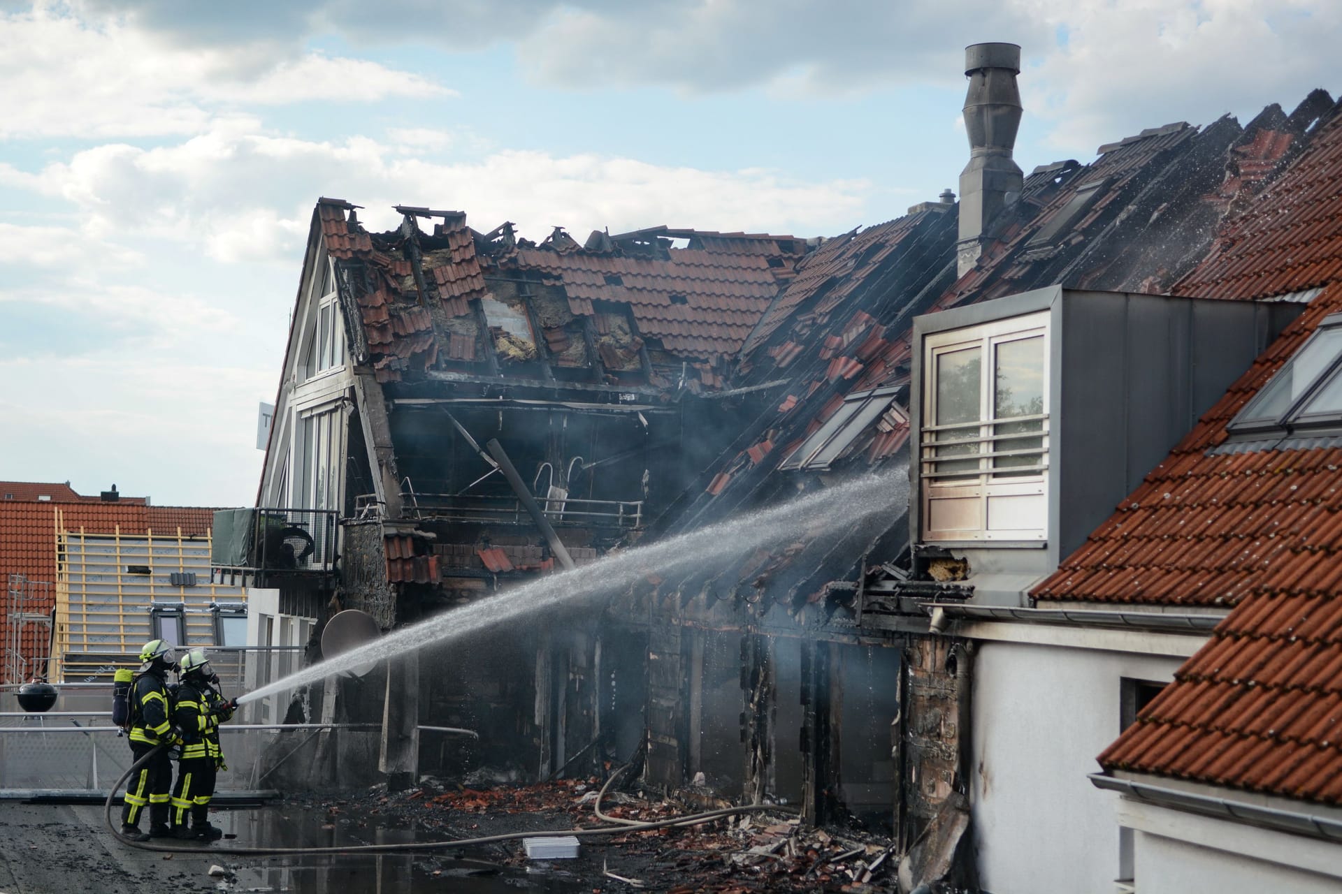 Bei einem Brand in Fürth wurden zwei Bewohner verletzt.