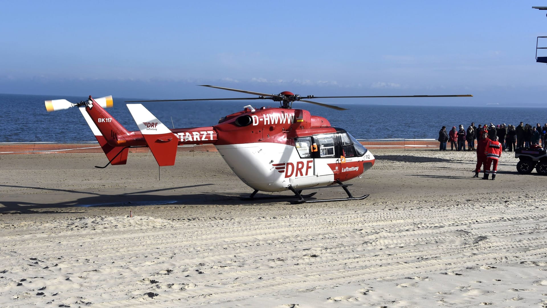 Rettungshubschrauber an der Ostsee (Symbolfoto): Ein Segler wurde ins Krankenhaus gebracht. Rettungshubschrauber an der Ostsee (Symbolfoto): Ein Segler wurde ins Krankenhaus gebracht.