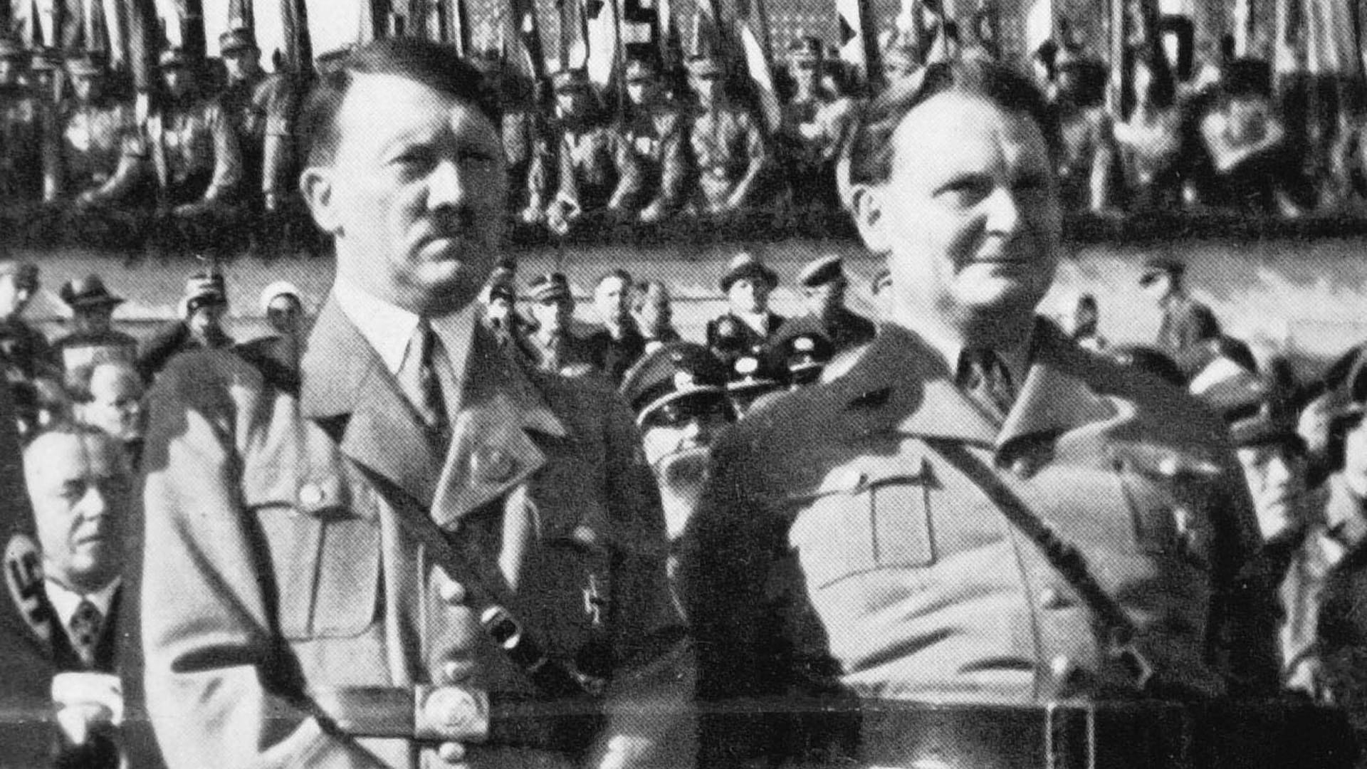 Adolf Hitler und Hermann Göring (rechts) 1934 auf dem Berliner Tempelhofer Feld: 99 Jahre später kommt es zu einer umstrittenen Auktion. Adolf Hitler und Hermann Göring (rechts) 1934 auf dem Berliner Tempelhofer Feld: 99 Jahre später kommt es zu einer umstrittenen Auktion.