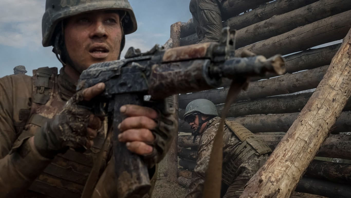 Ein ukrainischer Soldat bei einer Übung im Mai 2023.