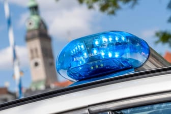 Polizeieinsatz in München (Symbolfoto): Nach einem Vorfall in der Innenstadt fahndet die Polizei nach einem Tatverdächtigen.
