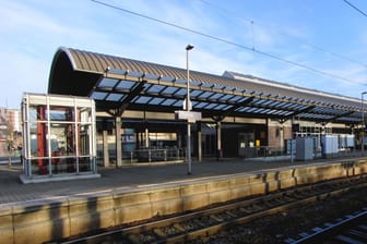 Der Bahnhof in Peine (Archivbild): Vor dem Gebäude ereignete sich der Angriff.