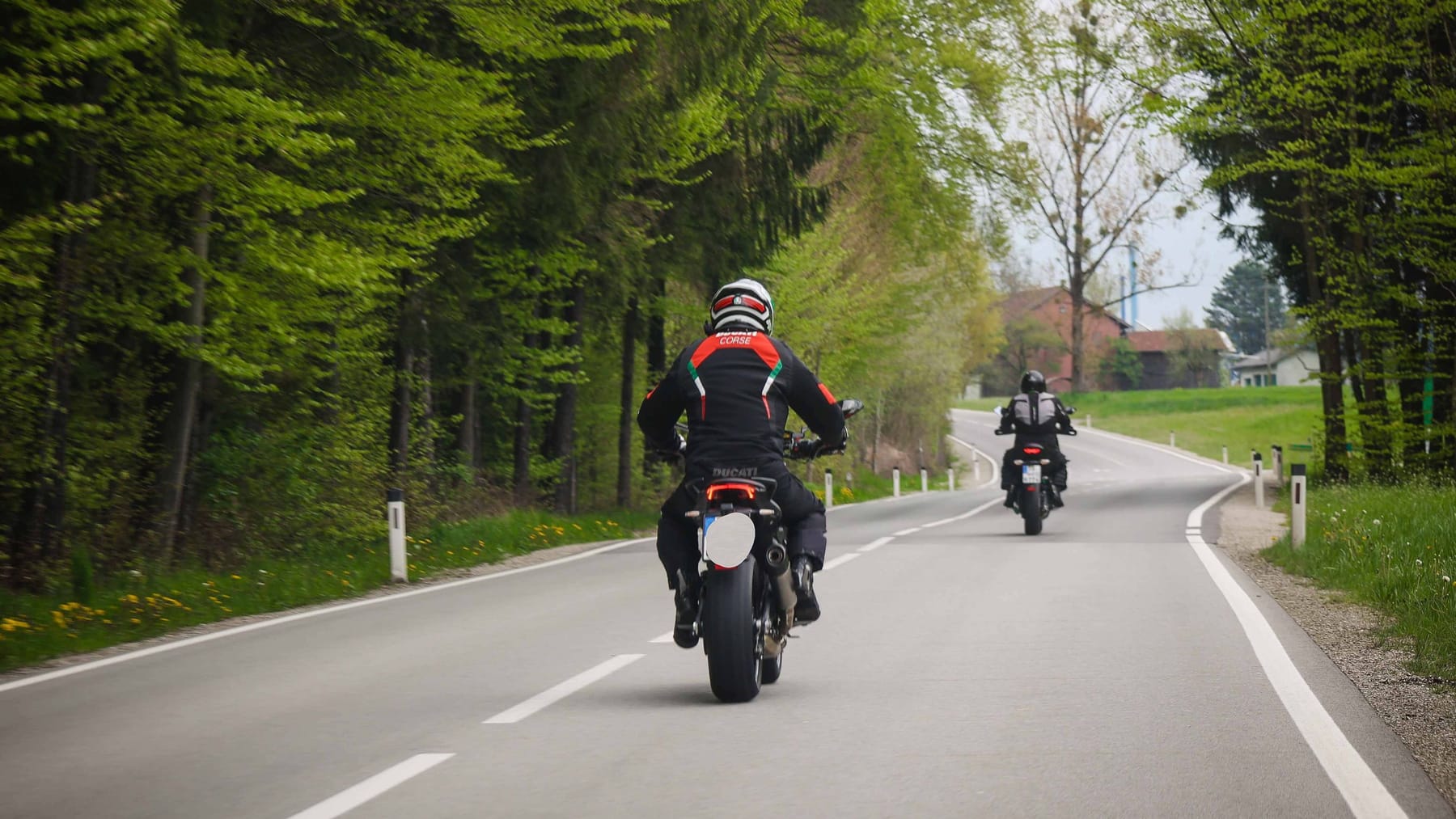 Fahrerflucht Auf B81: Mann Lässt Sterbenden Biker Nach Unfall Liegen