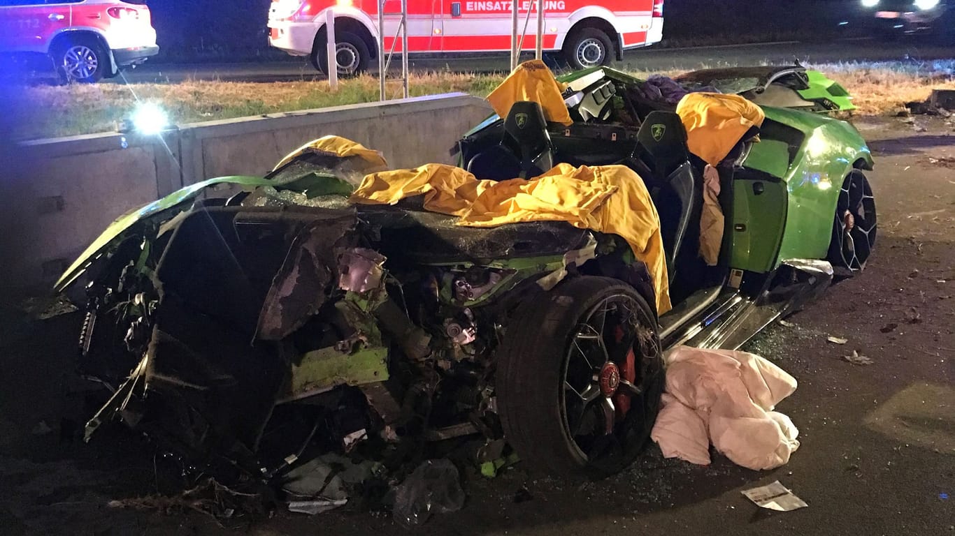 Der gecrashte Lamborghini: Der grüne Sportwagen erlitt einen Totalschaden.