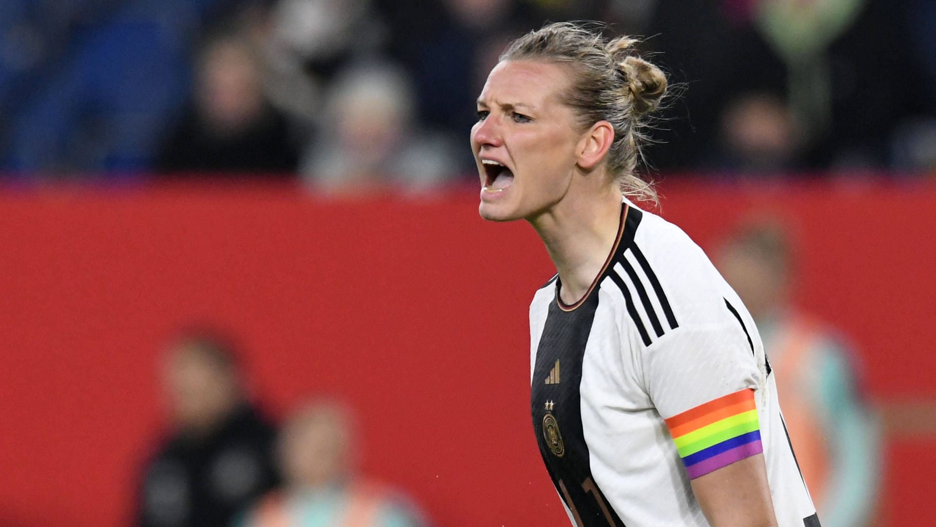 Alexandra Popp: Die DFB-Kapitänin und ihr Team werden doch im Free-TV zu sehen sein. Alexandra Popp: Die DFB-Kapitänin und ihr Team werden doch im Free-TV zu sehen sein.