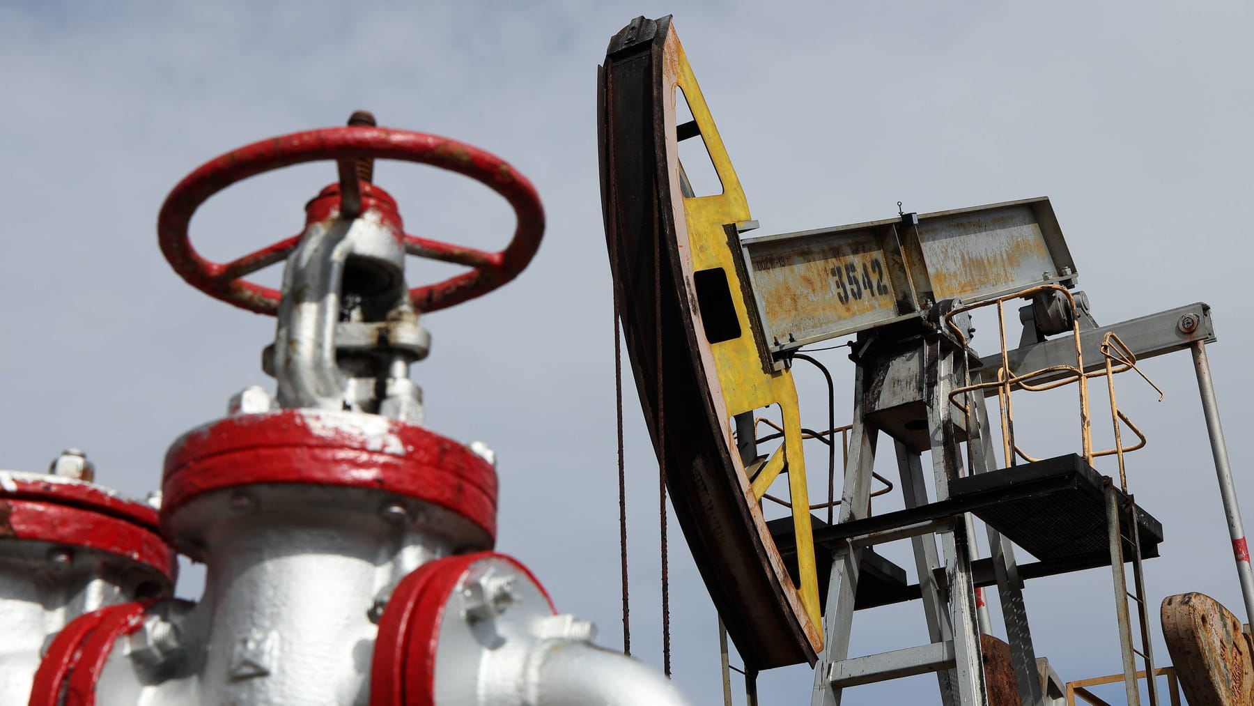 “Geopolitischer Schock“: Steigende Ölpreise durch Krise in Russland befürchtet