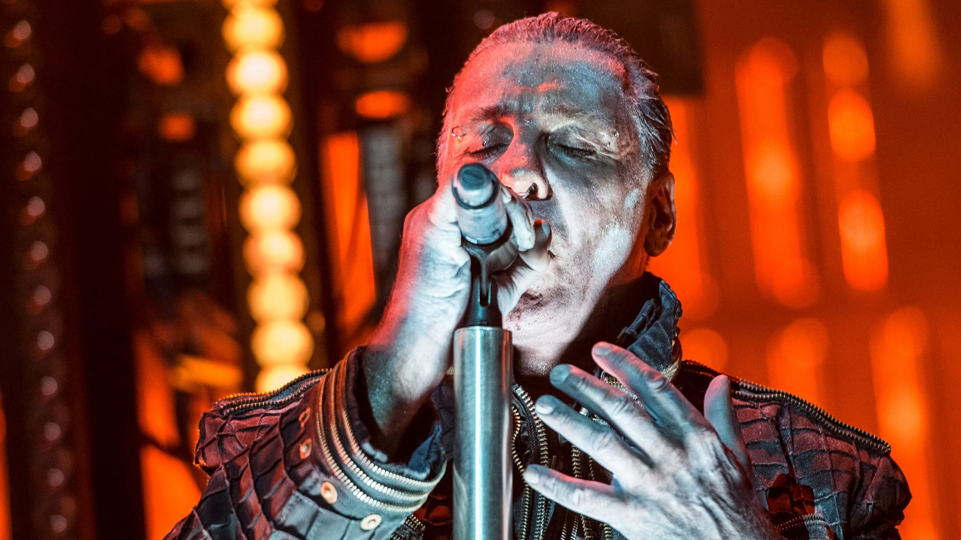 Till Lindemann: Mehrere Frauen klagen den 60-Jährigen öffentlich an.