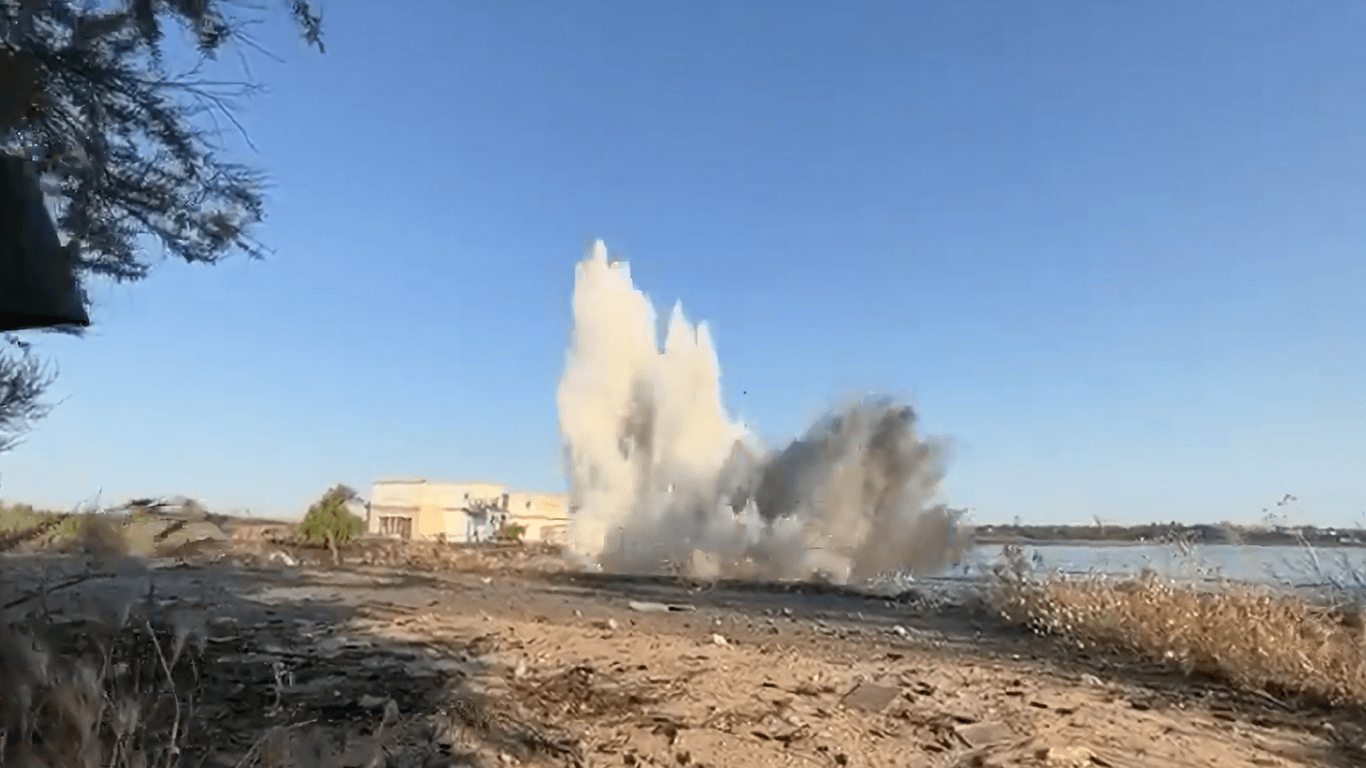 Das Video soll eine weitere Explosion beim Staudamm Nowa Kachowka zeigen, die erste Explosion soll bereits in der Nacht passiert sein.