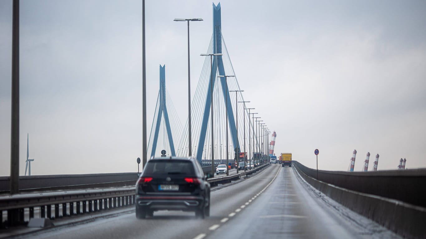 Die Köhlbrandbrücke in Hamburg: Am Wochenende steht eine Vollsperrung an.