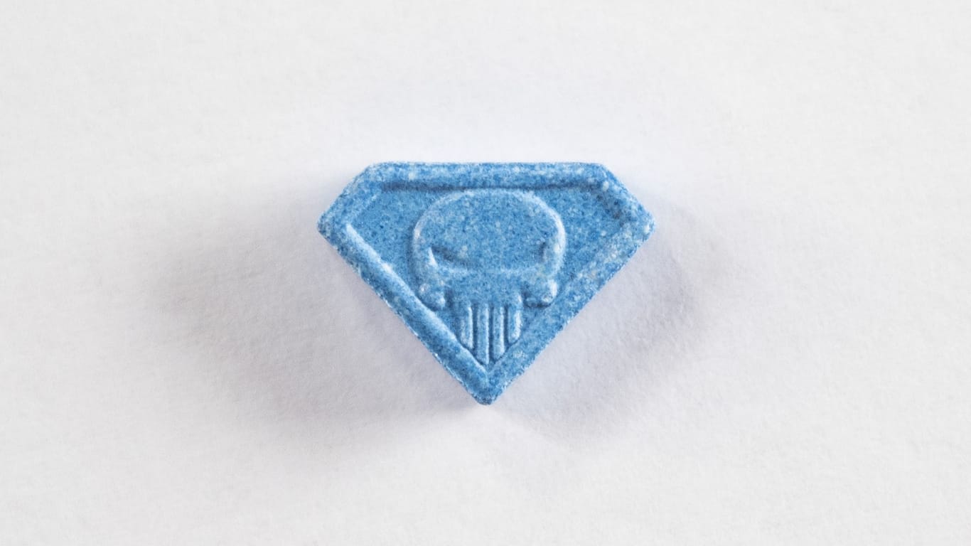 Eine Ecstasy-Pille "Blue Punisher": Laut LKA ist "Blue Punisher" keine separate Droge.