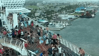Florida: Kreuzfahrtschiff gerät in Tropensturm – Chaos und..