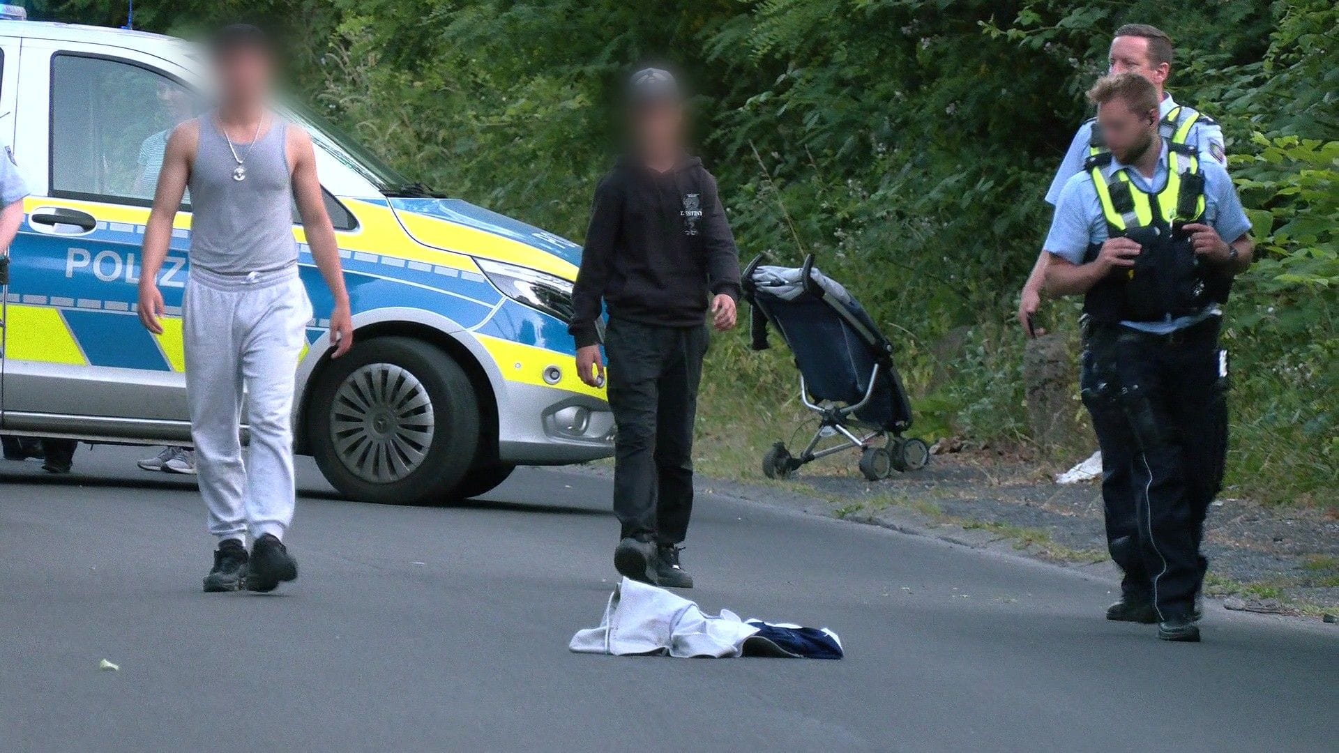 Zwei mutmaßliche Schläger am Eppinghofer Bruch: Sie lieferten sich offenbar eine Schlägerei mit mehreren Beteiligten. Zwei mutmaßliche Schläger am Eppinghofer Bruch: Sie lieferten sich offenbar eine Schlägerei mit mehreren Beteiligten.
