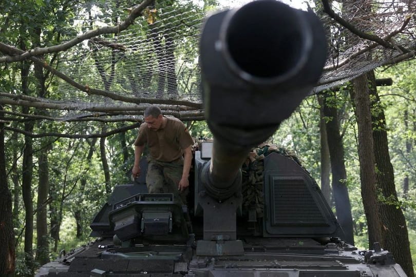 Die deutsche Panzerhaubitze 2000 im Einsatz an der Front in der Ukraine.