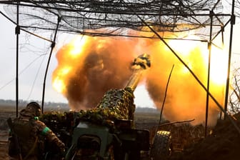 Ukrainische Artillerie: Bislang verteidigen die russischen Truppen ihre Stellungen effektiv.