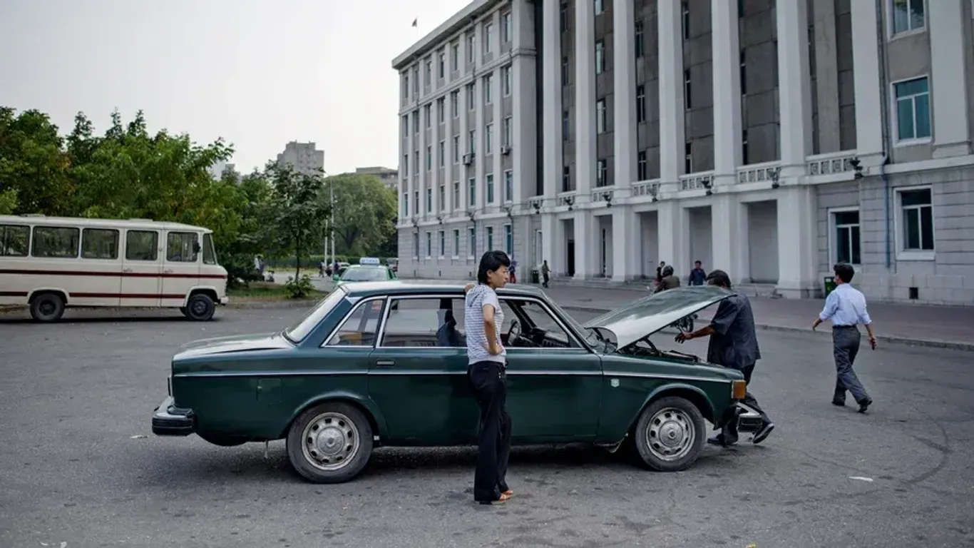 Ein Volvo 144 2013 in Pjöngjang: Bis heute soll das Regime nicht für die gelieferten Autos bezahlt haben.