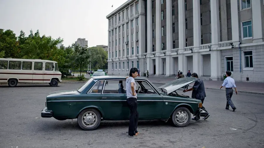 Ein Volvo 144 2013 in Pjöngjang: Bis heute soll das Regime nicht für die gelieferten Autos bezahlt haben.