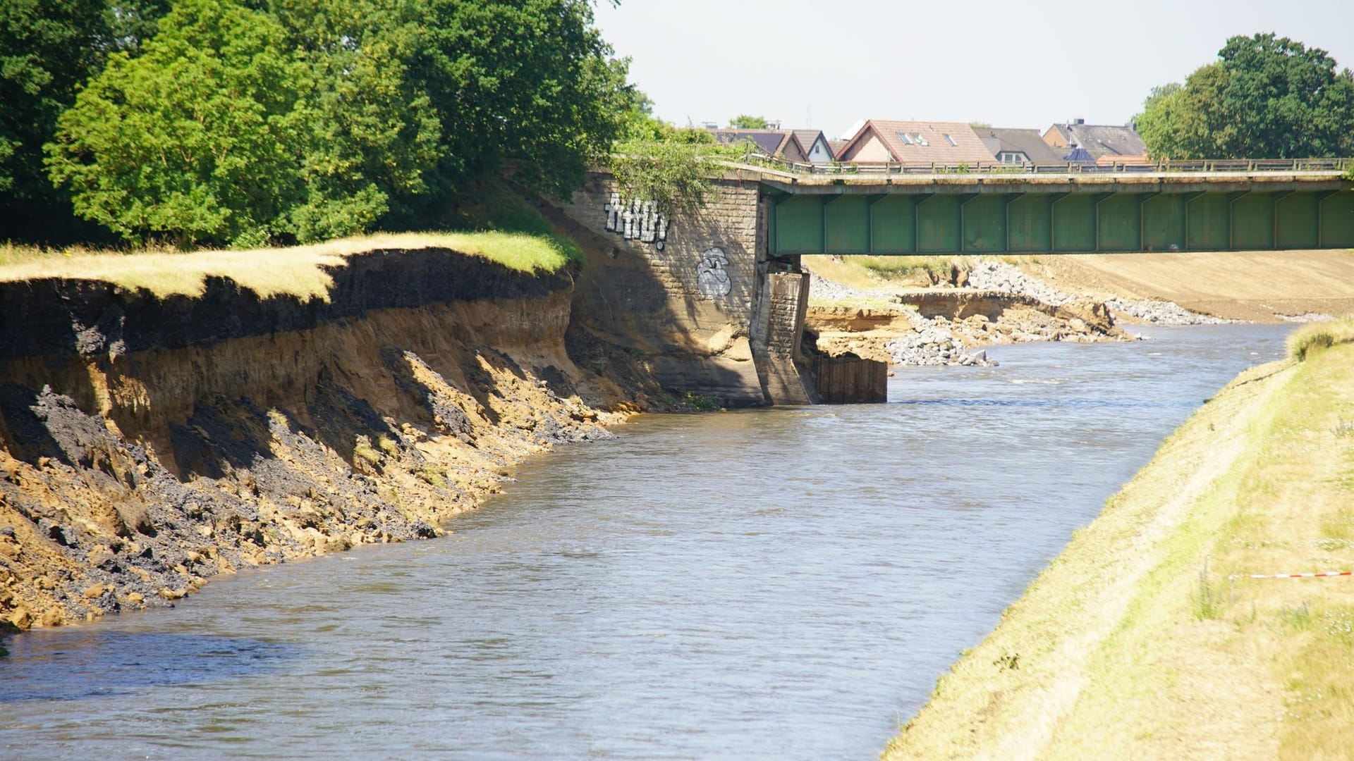 Eisenbahnbrücke in Dinslaken abgesackt