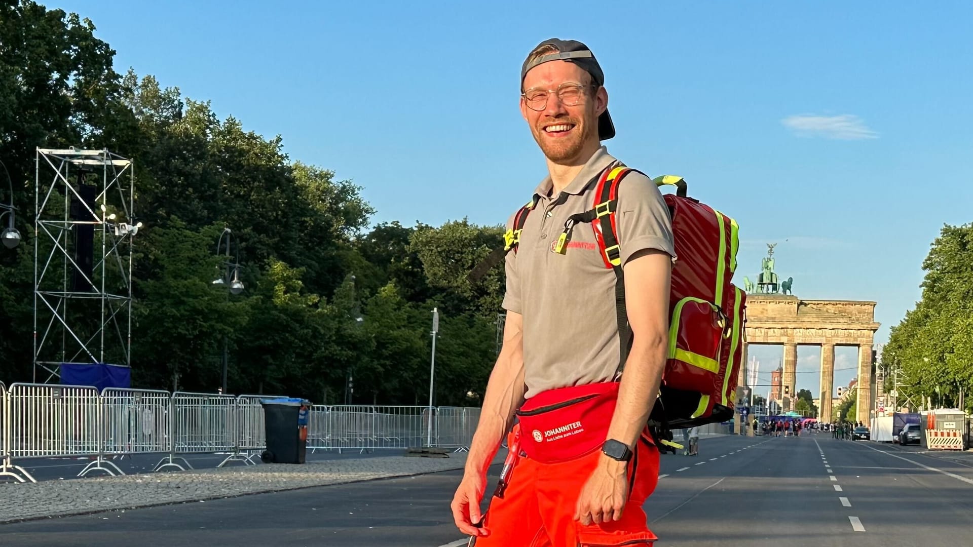 Johann Philipp im Einsatz vor dem Brandenburger Tor: Bei den Special Olympics World Games in Berlin engagierte er sich als Sanitäter.