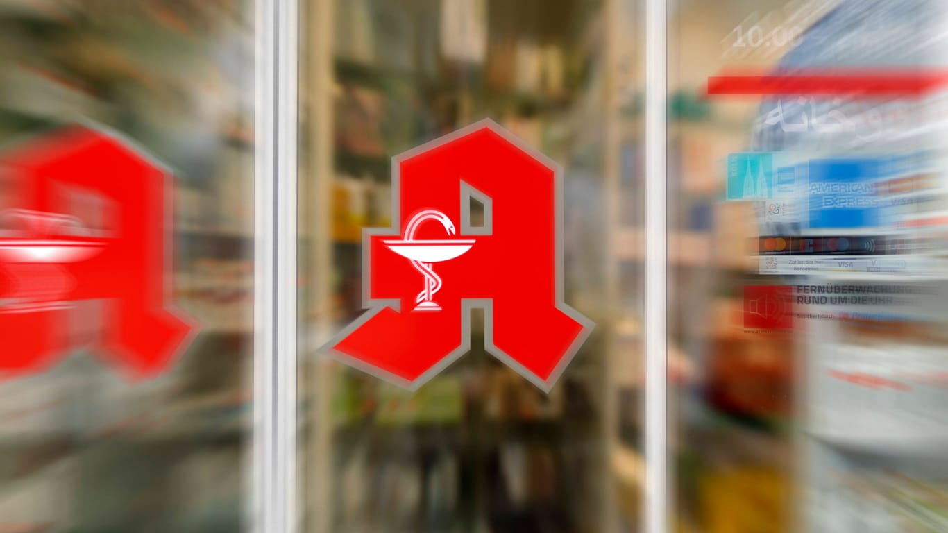 Eingang einer Apotheke (Symbolbild): Deutschlandweit werden Apotheken am 14. Juni schließen.